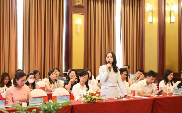 Các thầy cô chia sẻ ý kiến tại phiên thảo luận