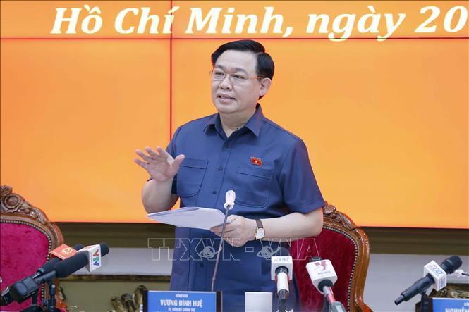 Chủ tịch Quốc hội Vương Đình Huệ làm việc với Ban Thường vụ Thành ủy TP Hồ Chí Minh