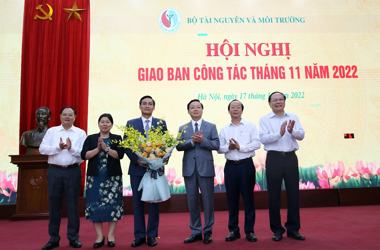 Công bố, trao Quyết định bổ nhiệm lại Thứ trưởng Bộ TN&amp;MT; Quyết định điều động, bổ nhiệm lãnh đạo một số đơn vị trực thuộc Bộ